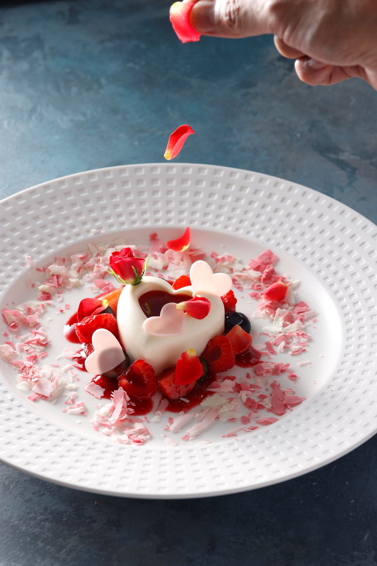 婚礼料理新メニュー登場！デザートはスイーツの巨匠が監修。